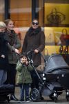 Amsterdam 16 februari 2015
Doutzen Kroes met  zoon phyllon en een vriendin op de pc hooftstraat