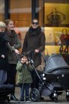 Amsterdam 16 februari 2015
Doutzen Kroes met  zoon phyllon en een vriendin op de pc hooftstraat