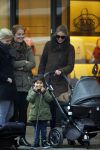 Amsterdam 16 februari 2015
Doutzen Kroes met  zoon phyllon en een vriendin op de pc hooftstraat