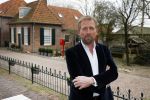 Bronkhorst 12 februari 2015
Presentatie boek Boer Jos en zijn vrouw Dycke.
Harm Edens reikt het uit