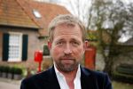 Bronkhorst 12 februari 2015
Presentatie boek Boer Jos en zijn vrouw Dycke.
Harm Edens reikt het uit
