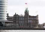 Rotterdam 1 maart 2015
Madonna en vriend Timo Scheffers hebben een penthouse gekocht in het nieuwe gebouw de Rotterdam naast Hotel New York in . Madonna wil vanaf hier met haar prive vliegtuig haar tour gaan maken. Het Penthouse is 750m2 met een dakterras van 70m2