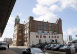 Rotterdam 1 maart 2015
Madonna en vriend Timo Scheffers hebben een penthouse gekocht in het nieuwe gebouw de Rotterdam naast Hotel New York in . Madonna wil vanaf hier met haar prive vliegtuig haar tour gaan maken. Het Penthouse is 750m2 met een dakterras van 70m2