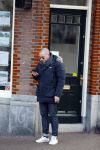 Amsterdam 17 februari 2015
Jeroen v Koningsbrugge met gsm / mobieltje op straat
