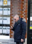 Amsterdam 17 februari 2015
Jeroen v Koningsbrugge met gsm / mobieltje op straat