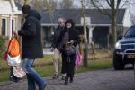 Uitdam Zuiderwoude Amsterdam 19 februari 2015
De ouders van katja Schuurman halen Sammie van School en Thijs heeft een nieuw appartement in Amsterdam.