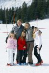 Lech, 23 Februari 2015
Jaarlijkse fotoshoot koninklijke Familie in Lech met Koning willem Alexander, Koningin Maxima, Prinses Beatrix,Prinses Amalia, Prinses Alexia en Prinses Ariane