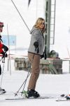 Lech, 23 Februari 2015
Jaarlijkse fotoshoot koninklijke Familie in Lech met Koning willem Alexander, Koningin Maxima, Prinses Beatrix,Prinses Amalia, Prinses Alexia en Prinses Ariane