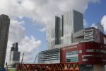 Rotterdam 1 maart 2015
Madonna en vriend Timo Scheffers hebben een penthouse gekocht in het nieuwe gebouw de Rotterdam naast Hotel New York in . Madonna wil vanaf hier met haar prive vliegtuig haar tour gaan maken. Het Penthouse is 750m2 met een dakterras van 70m2