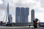 Rotterdam 1 maart 2015
Madonna en vriend Timo Scheffers hebben een penthouse gekocht in het nieuwe gebouw de Rotterdam naast Hotel New York in . Madonna wil vanaf hier met haar prive vliegtuig haar tour gaan maken. Het Penthouse is 750m2 met een dakterras van 70m2