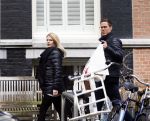 Amsterdam 17 februari 2015
Niklas Moisander met zijn zwangere vrouw/vriendin in amsterdam zuid.