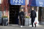 Amsterdam 17 februari 2015
Niklas Moisander met zijn zwangere vrouw/vriendin in amsterdam zuid.