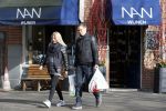 Amsterdam 17 februari 2015
Niklas Moisander met zijn zwangere vrouw/vriendin in amsterdam zuid.
