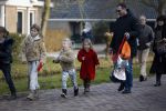 Uitdam Zuiderwoude Amsterdam 19 februari 2015
De ouders van katja Schuurman halen Sammie van School en Thijs heeft een nieuw appartement in Amsterdam.