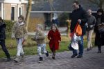 Uitdam Zuiderwoude Amsterdam 19 februari 2015
De ouders van katja Schuurman halen Sammie van School en Thijs heeft een nieuw appartement in Amsterdam.