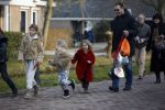 Uitdam Zuiderwoude Amsterdam 19 februari 2015
De ouders van katja Schuurman halen Sammie van School en Thijs heeft een nieuw appartement in Amsterdam.