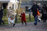 Uitdam Zuiderwoude Amsterdam 19 februari 2015
De ouders van katja Schuurman halen Sammie van School en Thijs heeft een nieuw appartement in Amsterdam.