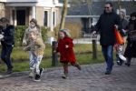 Uitdam Zuiderwoude Amsterdam 19 februari 2015
De ouders van katja Schuurman halen Sammie van School en Thijs heeft een nieuw appartement in Amsterdam.