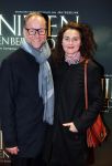 Amsterdam 22 februari 2016
Premiere Knielen op een Bed Violen in Tuschinski , Noortje Herlaar en partner Barry Atsma spelen de hoofdrol.