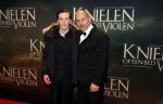 Amsterdam 22 februari 2016
Premiere Knielen op een Bed Violen in Tuschinski , Noortje Herlaar en partner Barry Atsma spelen de hoofdrol. Alain de Levita met zijn zoon