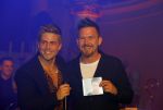 Amsterdam 10 maart 2016 
Concert en cd presenattie van Andre Hazes jr in de duif. Johnny de Mol reikt de eerste cd uit.