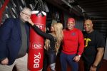 Den Haag 12 februari 2016
Samantha ( Barbie) en haar man Michael v d Plas met hun manager Jake Hampel zijn vrouw en hun PT