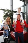 Den Haag 12 februari 2016
Samantha ( Barbie) en haar man Michael v d Plas met hun manager Jake Hampel zijn vrouw en hun PT. en kinderen
