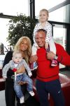 Den Haag 12 februari 2016
Samantha ( Barbie) en haar man Michael v d Plas met hun manager Jake Hampel zijn vrouw en hun PT. en kinderen
