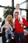 Den Haag 12 februari 2016
Samantha ( Barbie) en haar man Michael v d Plas met hun manager Jake Hampel zijn vrouw en hun PT. en kinderen