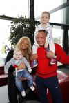 Den Haag 12 februari 2016
Samantha ( Barbie) en haar man Michael v d Plas met hun manager Jake Hampel zijn vrouw en hun PT. en kinderen