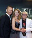 Amsterdam 22 februari 2016
Premiere Knielen op een Bed Violen in Tuschinski , Noortje Herlaar en partner Barry Atsma spelen de hoofdrol. jan Siebelink