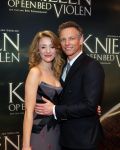 Amsterdam 22 februari 2016
Premiere Knielen op een Bed Violen in Tuschinski , Noortje Herlaar en partner Barry Atsma spelen de hoofdrol.