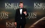 Amsterdam 22 februari 2016
Premiere Knielen op een Bed Violen in Tuschinski , Noortje Herlaar en partner Barry Atsma spelen de hoofdrol. Beau v Erven Dorens