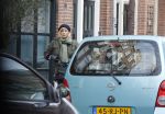Amsterdam 13 februari 2016 
Bridget Maasland met zoon Mees op de fiets.