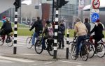Amsterdam 13 februari 2016
Bridget Maaland met haar nieuwe vriend Wim ( cameraman) op de fiets in Amsterdam zuid.