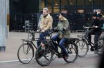 Amsterdam 13 februari 2016
Bridget Maaland met haar nieuwe vriend Wim ( cameraman) op de fiets in Amsterdam zuid.