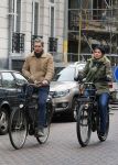 Amsterdam 13 februari 2016
Bridget Maaland met haar nieuwe vriend Wim ( cameraman) op de fiets in Amsterdam zuid.