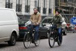 Amsterdam 13 februari 2016
Bridget Maaland met haar nieuwe vriend Wim ( cameraman) op de fiets in Amsterdam zuid.