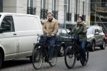 Amsterdam 13 februari 2016
Bridget Maaland met haar nieuwe vriend Wim ( cameraman) op de fiets in Amsterdam zuid.