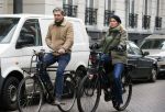 Amsterdam 13 februari 2016
Bridget Maaland met haar nieuwe vriend Wim ( cameraman) op de fiets in Amsterdam zuid.