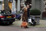 Amsterdam 13 februari 2016 
Connie Breukhoven en Eugene v Dun geven aan een vriendin een roos voor valentijnsdag.