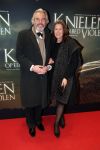 Amsterdam 22 februari 2016
Premiere Knielen op een Bed Violen in Tuschinski , Noortje Herlaar en partner Barry Atsma spelen de hoofdrol. Derek de Lint en partner Dorith Jesserun