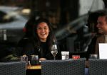 Amsterdam 8 maart 2016 
Holly Brood met (een) vriend op terras. In eerste instantie verbergt/ verstopt ze zichzelf in haar jas.
