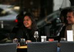 Amsterdam 8 maart 2016 
Holly Brood met (een) vriend op terras. In eerste instantie verbergt/ verstopt ze zichzelf in haar jas.