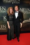 Amsterdam 22 februari 2016
Premiere Knielen op een Bed Violen in Tuschinski , Noortje Herlaar en partner Barry Atsma spelen de hoofdrol.  
Isabelle v t Groenewoud en partner .....