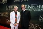 Amsterdam 22 februari 2016
Premiere Knielen op een Bed Violen in Tuschinski , Noortje Herlaar en partner Barry Atsma spelen de hoofdrol.
schrijver Jan Siebelink en Ben Sombogaart