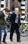 Amsterdam 13 februari 2016 
Joop Braakhekke doet boodschappen op de pc hooftstraat.