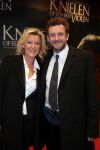 Amsterdam 22 februari 2016
Premiere Knielen op een Bed Violen in Tuschinski , Noortje Herlaar en partner Barry Atsma spelen de hoofdrol. Saskia Noort en Kluun, raymond van der Klundert