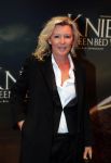 Amsterdam 22 februari 2016
Premiere Knielen op een Bed Violen in Tuschinski , Noortje Herlaar en partner Barry Atsma spelen de hoofdrol. Saskia Noort en Kluun, raymond van der Klundert