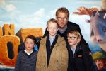 Amsterdam 14 februari 2016
Premiere Robinson Crusoe in pathe arena. Leo Alkemade met zoons